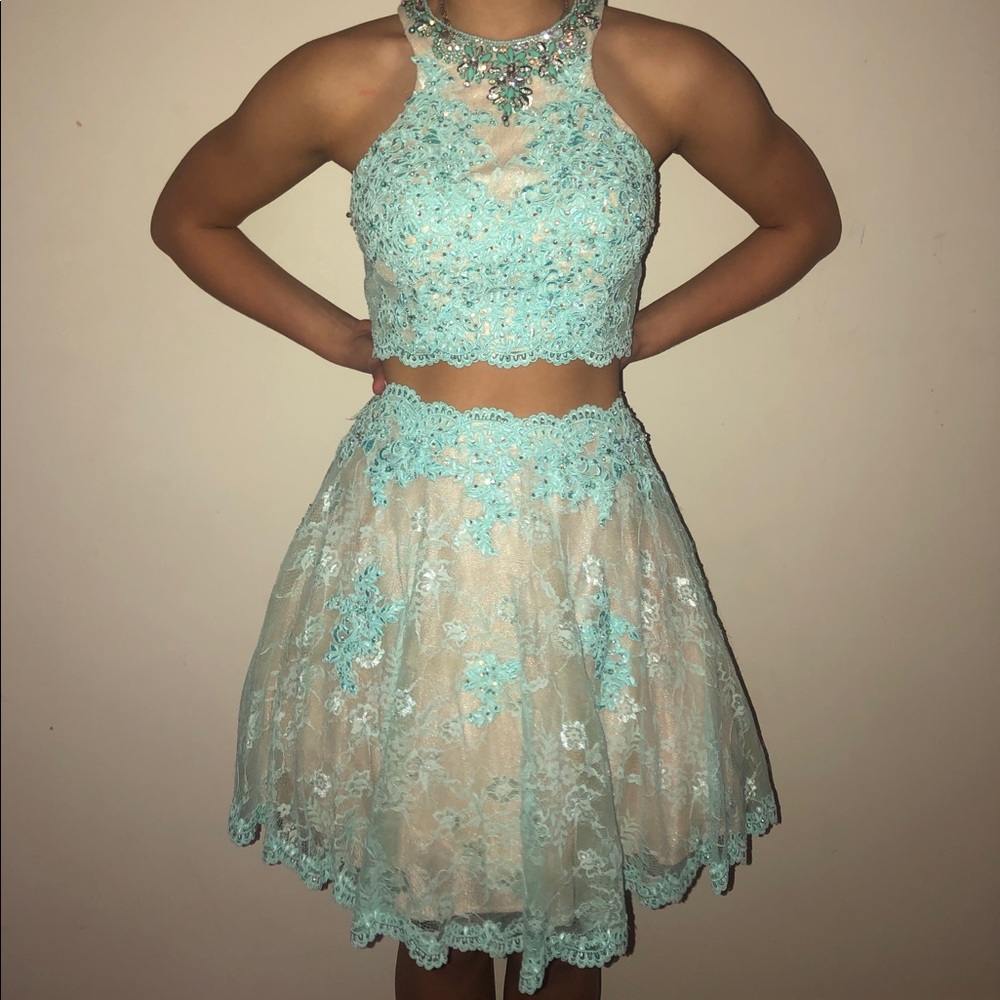 Tony Bowls formal elegant dress